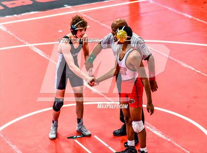 Thumbnail 1 in Shawnee Mission Varsity Invitational  photogallery.