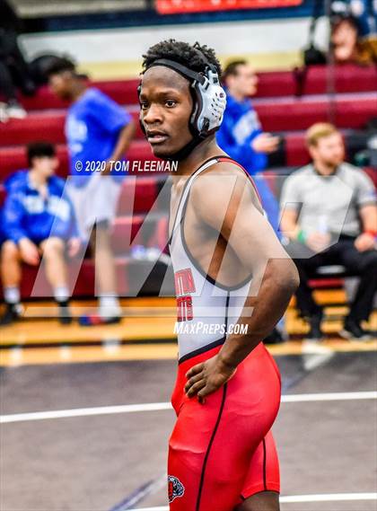 Thumbnail 3 in Shawnee Mission Varsity Invitational  photogallery.
