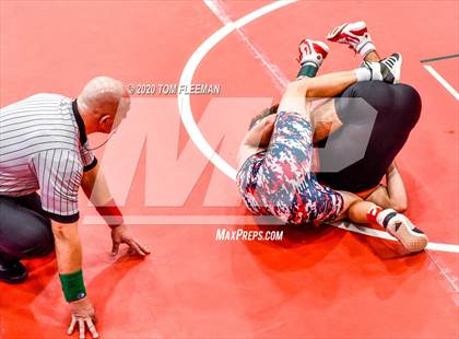 Thumbnail 2 in Shawnee Mission Varsity Invitational  photogallery.
