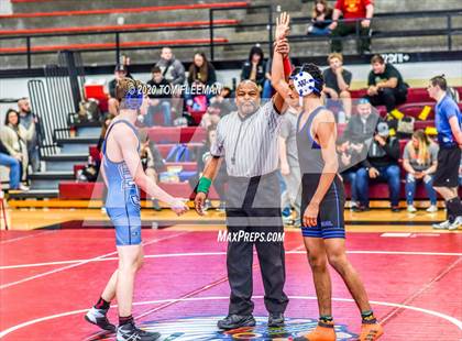Thumbnail 2 in Shawnee Mission Varsity Invitational  photogallery.