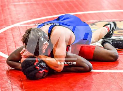 Thumbnail 3 in Shawnee Mission Varsity Invitational  photogallery.