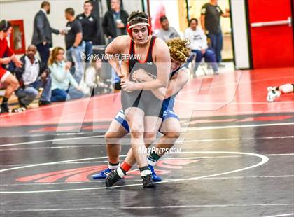 Thumbnail 2 in Shawnee Mission Varsity Invitational  photogallery.
