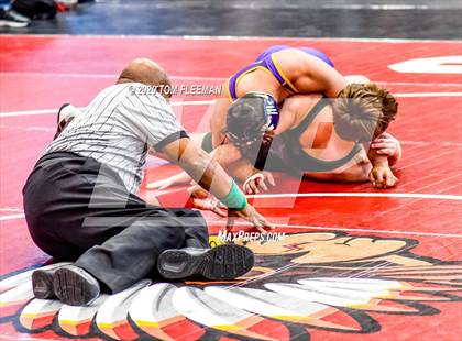 Thumbnail 2 in Shawnee Mission Varsity Invitational  photogallery.