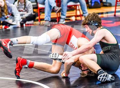 Thumbnail 2 in Shawnee Mission Varsity Invitational  photogallery.