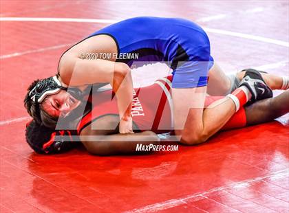 Thumbnail 2 in Shawnee Mission Varsity Invitational  photogallery.