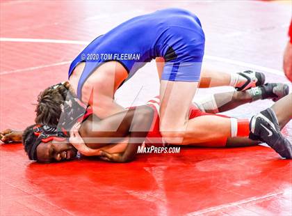 Thumbnail 3 in Shawnee Mission Varsity Invitational  photogallery.
