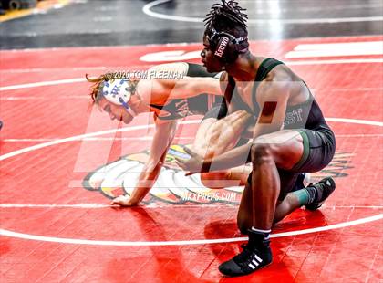 Thumbnail 3 in Shawnee Mission Varsity Invitational  photogallery.