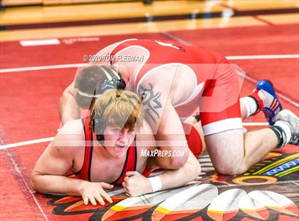 Thumbnail 3 in Shawnee Mission Varsity Invitational  photogallery.