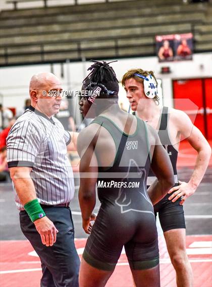 Thumbnail 1 in Shawnee Mission Varsity Invitational  photogallery.