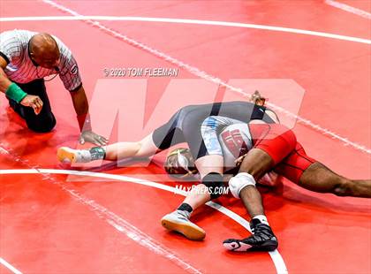 Thumbnail 1 in Shawnee Mission Varsity Invitational  photogallery.