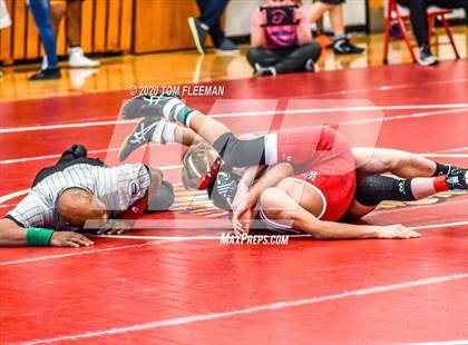 Thumbnail 3 in Shawnee Mission Varsity Invitational  photogallery.