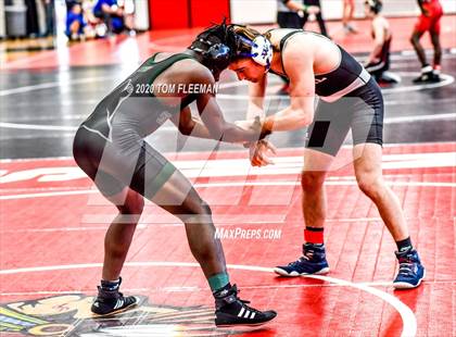 Thumbnail 1 in Shawnee Mission Varsity Invitational  photogallery.