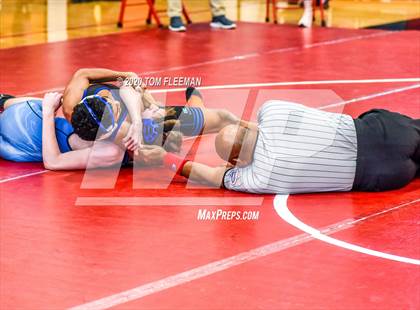 Thumbnail 2 in Shawnee Mission Varsity Invitational  photogallery.