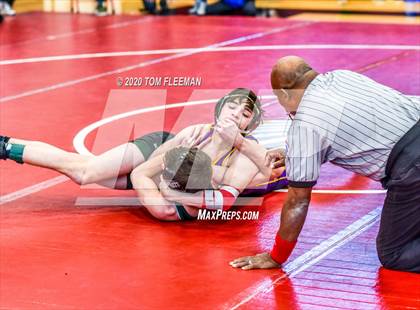 Thumbnail 2 in Shawnee Mission Varsity Invitational  photogallery.
