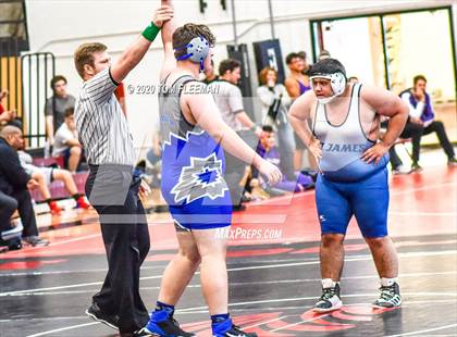 Thumbnail 2 in Shawnee Mission Varsity Invitational  photogallery.