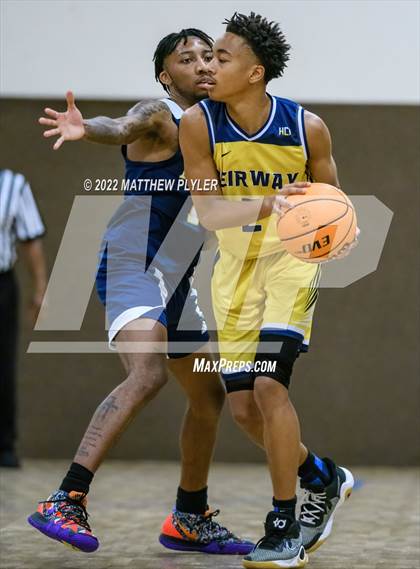 Thumbnail 3 in New Life Christian Academy vs. Heirway Christian Academy (Isaac Levy Veterans Day Tournament) photogallery.