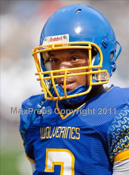Thumbnail 2 in Mount Carmel vs. Simeon (Chicago Kickoff Classic) photogallery.