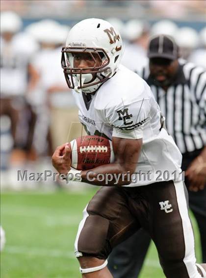 Thumbnail 1 in Mount Carmel vs. Simeon (Chicago Kickoff Classic) photogallery.
