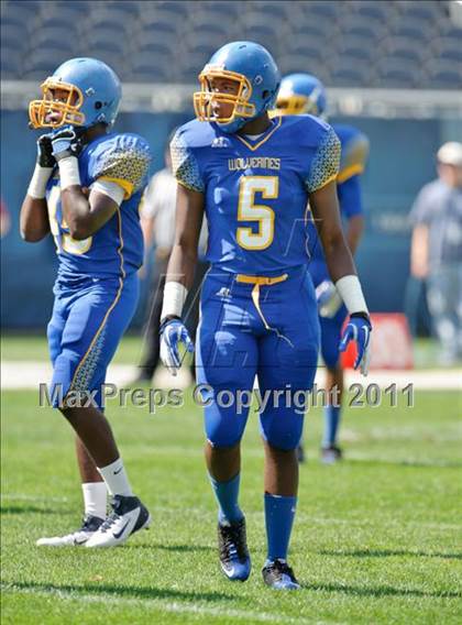 Thumbnail 2 in Mount Carmel vs. Simeon (Chicago Kickoff Classic) photogallery.