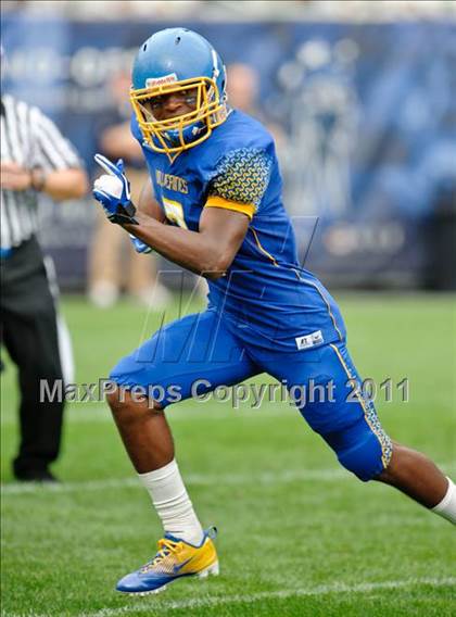 Thumbnail 1 in Mount Carmel vs. Simeon (Chicago Kickoff Classic) photogallery.