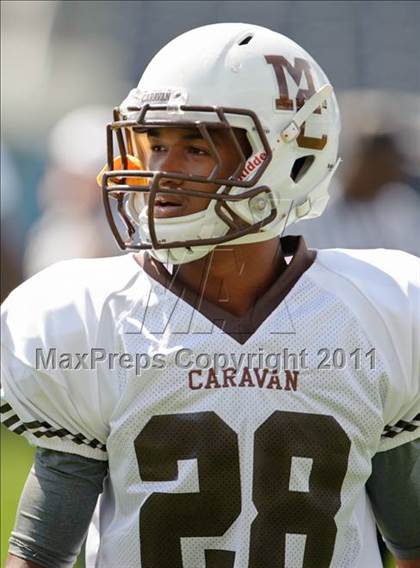 Thumbnail 2 in Mount Carmel vs. Simeon (Chicago Kickoff Classic) photogallery.