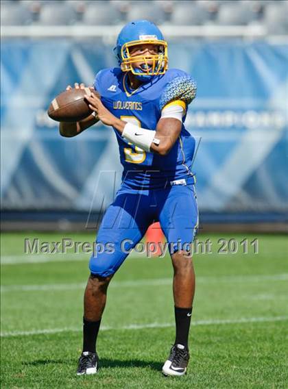 Thumbnail 2 in Mount Carmel vs. Simeon (Chicago Kickoff Classic) photogallery.