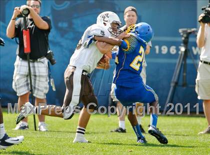 Thumbnail 2 in Mount Carmel vs. Simeon (Chicago Kickoff Classic) photogallery.