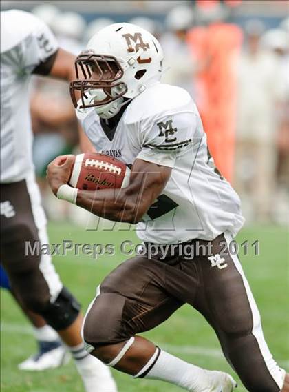 Thumbnail 3 in Mount Carmel vs. Simeon (Chicago Kickoff Classic) photogallery.