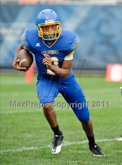Thumbnail 2 in Mount Carmel vs. Simeon (Chicago Kickoff Classic) photogallery.