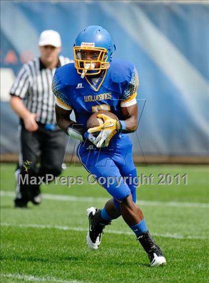 Thumbnail 3 in Mount Carmel vs. Simeon (Chicago Kickoff Classic) photogallery.