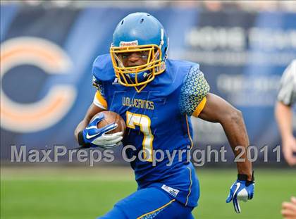 Thumbnail 2 in Mount Carmel vs. Simeon (Chicago Kickoff Classic) photogallery.