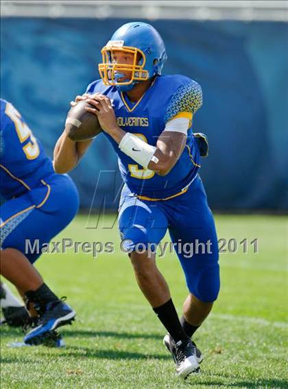 Thumbnail 2 in Mount Carmel vs. Simeon (Chicago Kickoff Classic) photogallery.