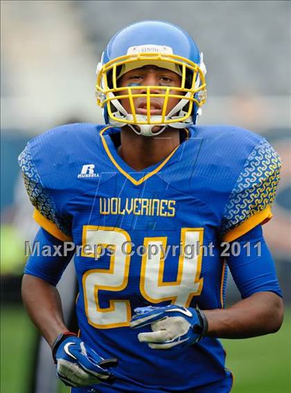 Thumbnail 2 in Mount Carmel vs. Simeon (Chicago Kickoff Classic) photogallery.