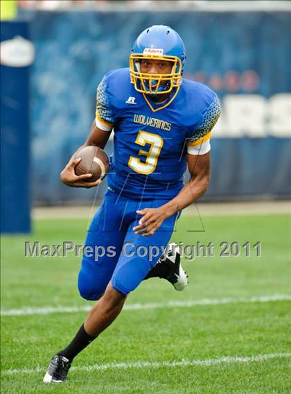 Thumbnail 2 in Mount Carmel vs. Simeon (Chicago Kickoff Classic) photogallery.