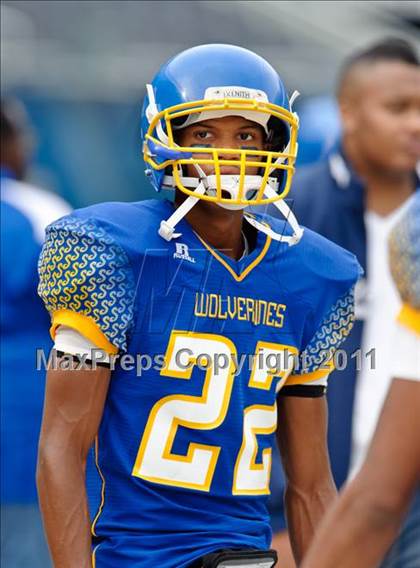 Thumbnail 3 in Mount Carmel vs. Simeon (Chicago Kickoff Classic) photogallery.