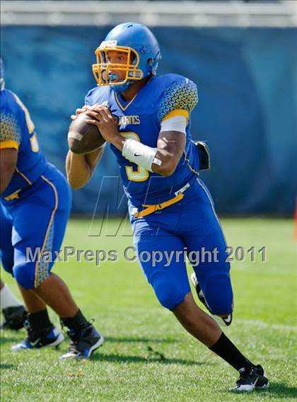 Thumbnail 3 in Mount Carmel vs. Simeon (Chicago Kickoff Classic) photogallery.