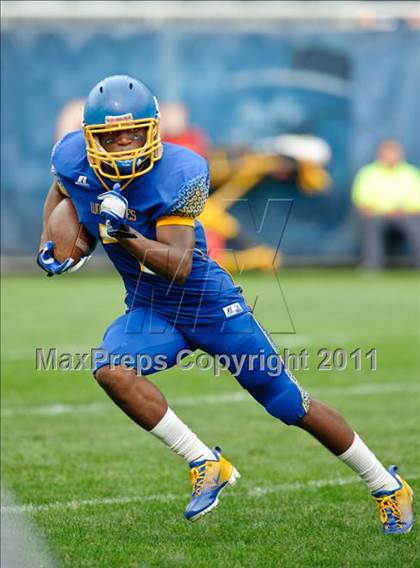 Thumbnail 3 in Mount Carmel vs. Simeon (Chicago Kickoff Classic) photogallery.