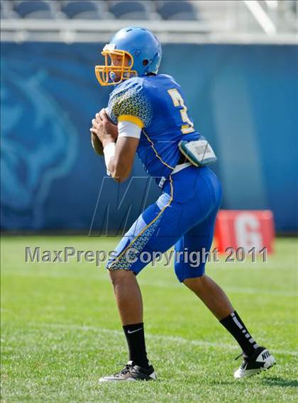 Thumbnail 3 in Mount Carmel vs. Simeon (Chicago Kickoff Classic) photogallery.
