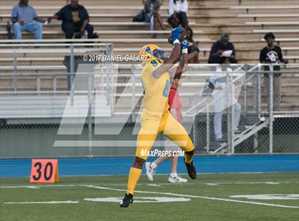 Thumbnail 3 in Northwestern vs Booker T Washington photogallery.