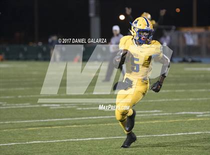 Thumbnail 3 in Northwestern vs Booker T Washington photogallery.