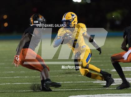 Thumbnail 2 in Northwestern vs Booker T Washington photogallery.