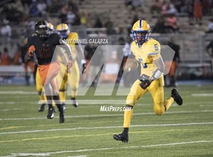 Thumbnail 2 in Northwestern vs Booker T Washington photogallery.