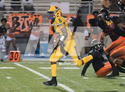 Thumbnail 2 in Northwestern vs Booker T Washington photogallery.