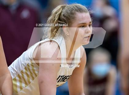 Thumbnail 2 in Lincoln Lutheran vs. Arlington photogallery.