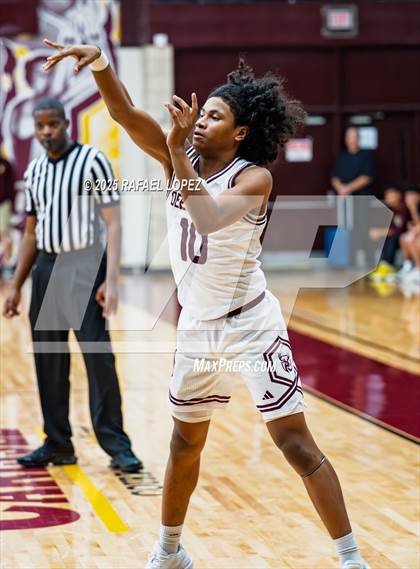 Thumbnail 3 in Fort Bend Dulles vs. Deer Park (McDonald's Texas Invitational) photogallery.