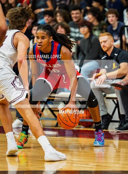 Thumbnail 3 in Fort Bend Dulles vs. Deer Park (McDonald's Texas Invitational) photogallery.