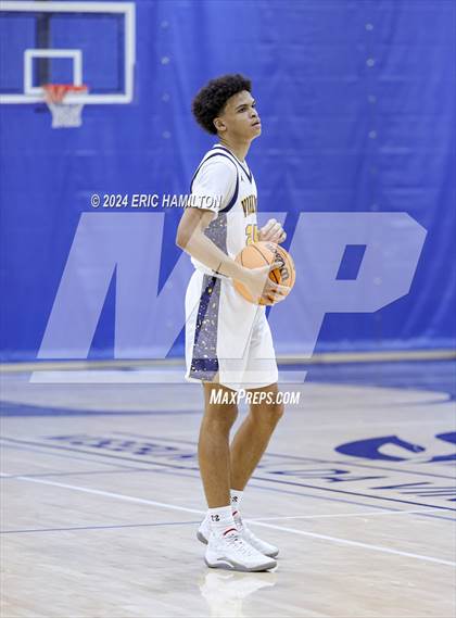 Thumbnail 1 in St. Bernard vs. Manual Arts (4th Annual Wiseburn-DaVinci Holiday Classic Tournament) photogallery.