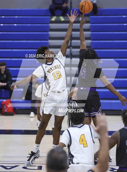 Thumbnail 2 in St. Bernard vs. Manual Arts (4th Annual Wiseburn-DaVinci Holiday Classic Tournament) photogallery.