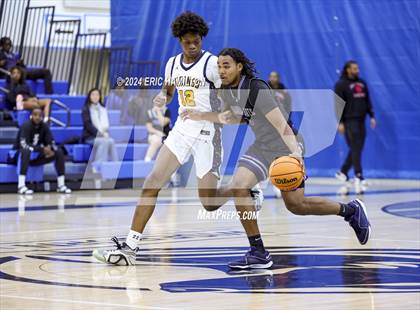 Thumbnail 3 in St. Bernard vs. Manual Arts (4th Annual Wiseburn-DaVinci Holiday Classic Tournament) photogallery.