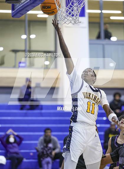 Thumbnail 2 in St. Bernard vs. Manual Arts (4th Annual Wiseburn-DaVinci Holiday Classic Tournament) photogallery.